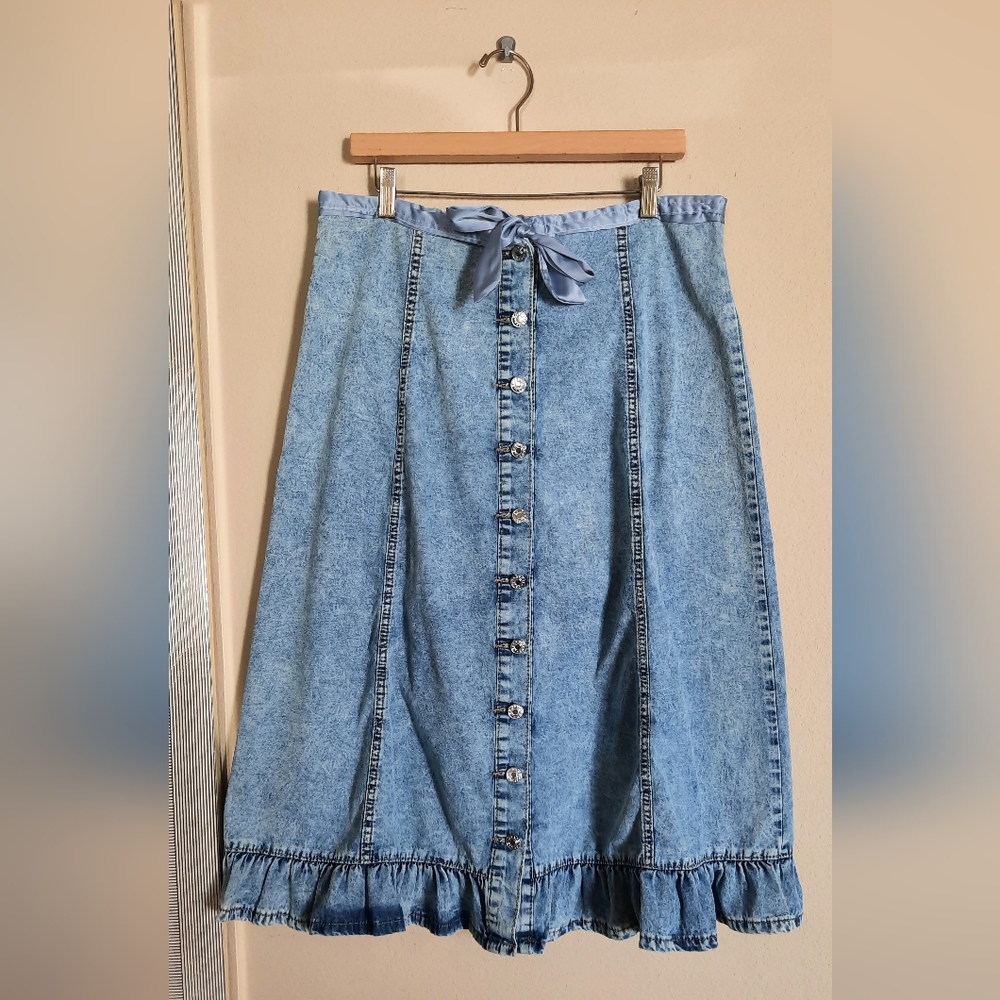 🩵🩵 Blue Denim Midi Skirt wi/ Metal Button Front 🩵🩵